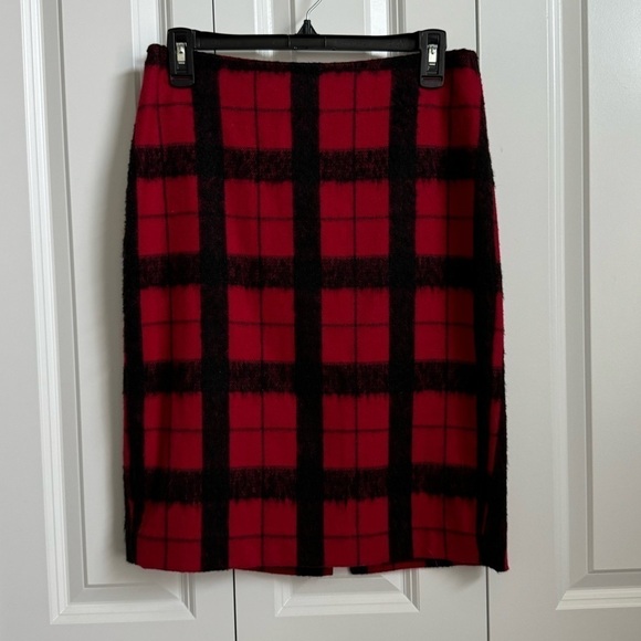 Talbots Dresses & Skirts - Talbots Wool Blend Red and Black Plaid Knee Length Skirt Size 2